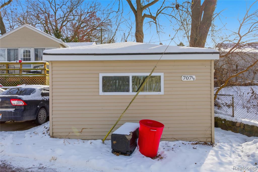 707 Buena, Lake Orion, MI, 48362