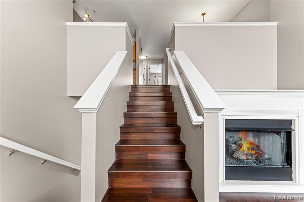 460 Old Pine Way, Walled Lake, MI 48390 — Photo 5