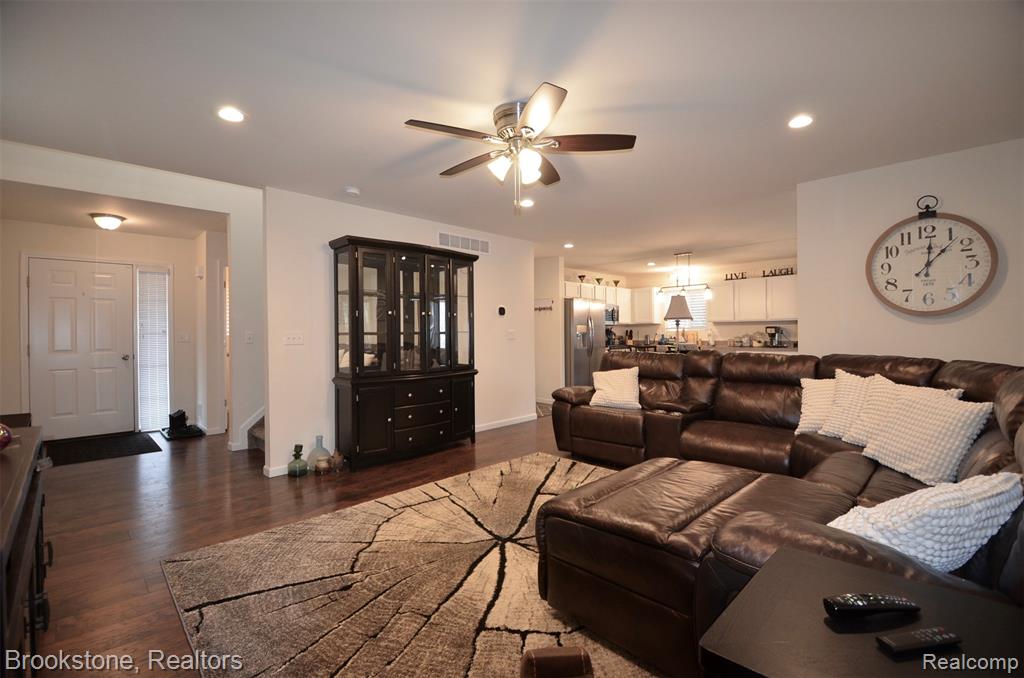 350 Fountain Park Drive, Waterford, MI 48327 — Photo 18