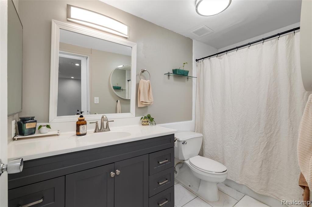 8200 E Jefferson Avenue, Detroit, MI 48214 — Photo 16