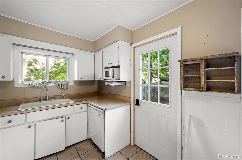 108 Oakwood Street, Holly, MI 48442 — Photo 16