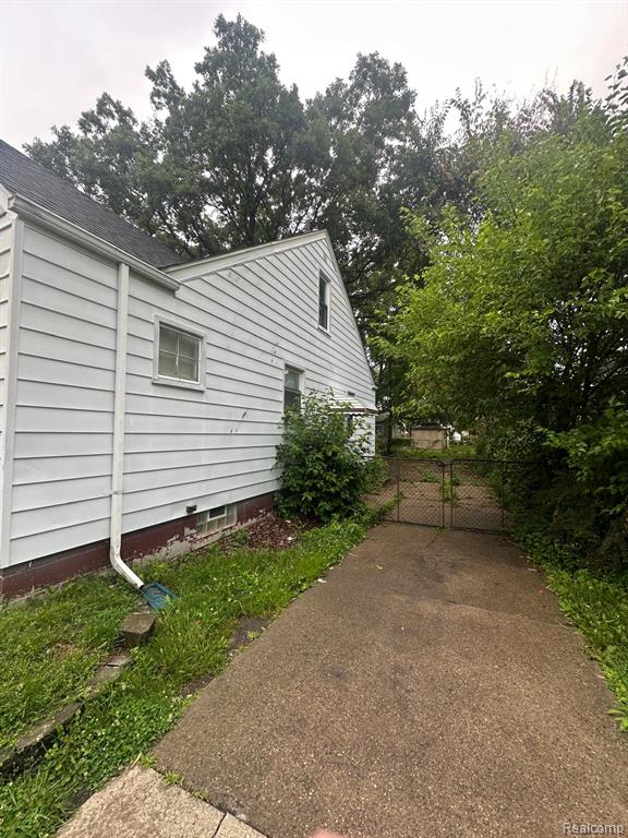 20413 Kingsville Street, Harper Woods, MI 48225 — Photo 3