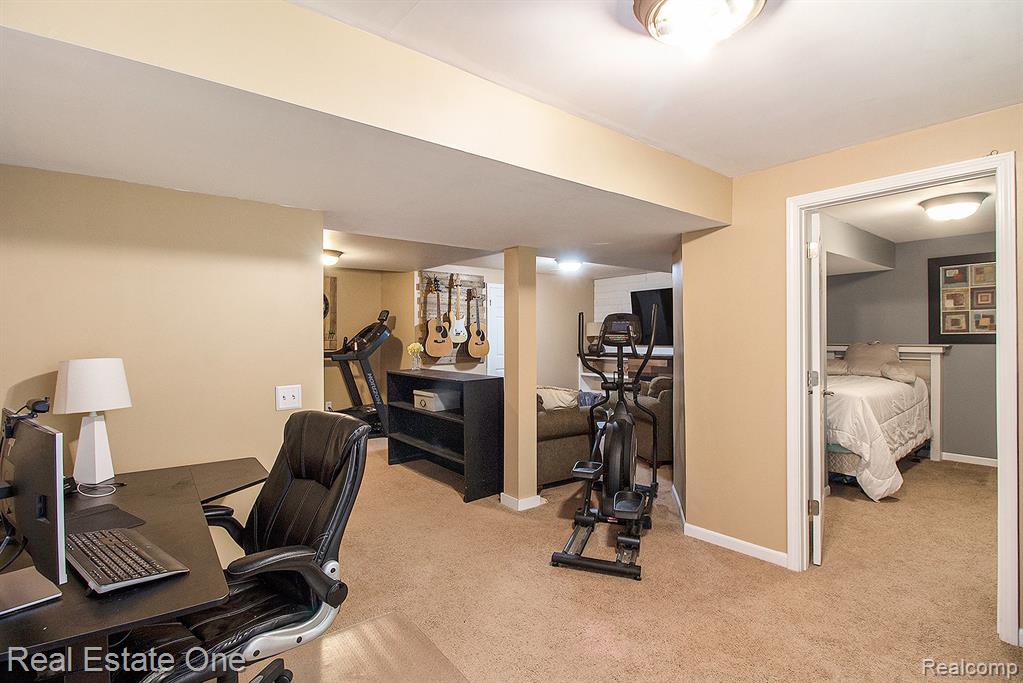 964 Abbey Lane, Milford, MI 48381 — Photo 13