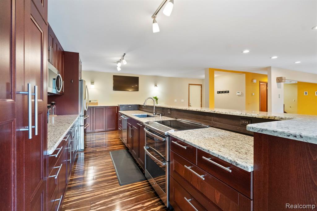 4540 Rolling Pine Court, West Bloomfield, MI 48323 — Photo 11