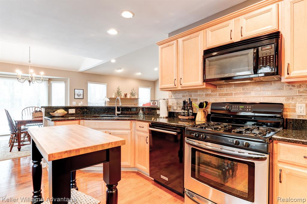 40807 Lenox Park Drive, Novi, MI 48377 — Photo 16