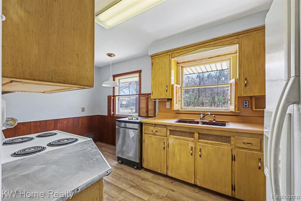 26932 W 6 Mile Road N, Redford, MI 48240 — Photo 7
