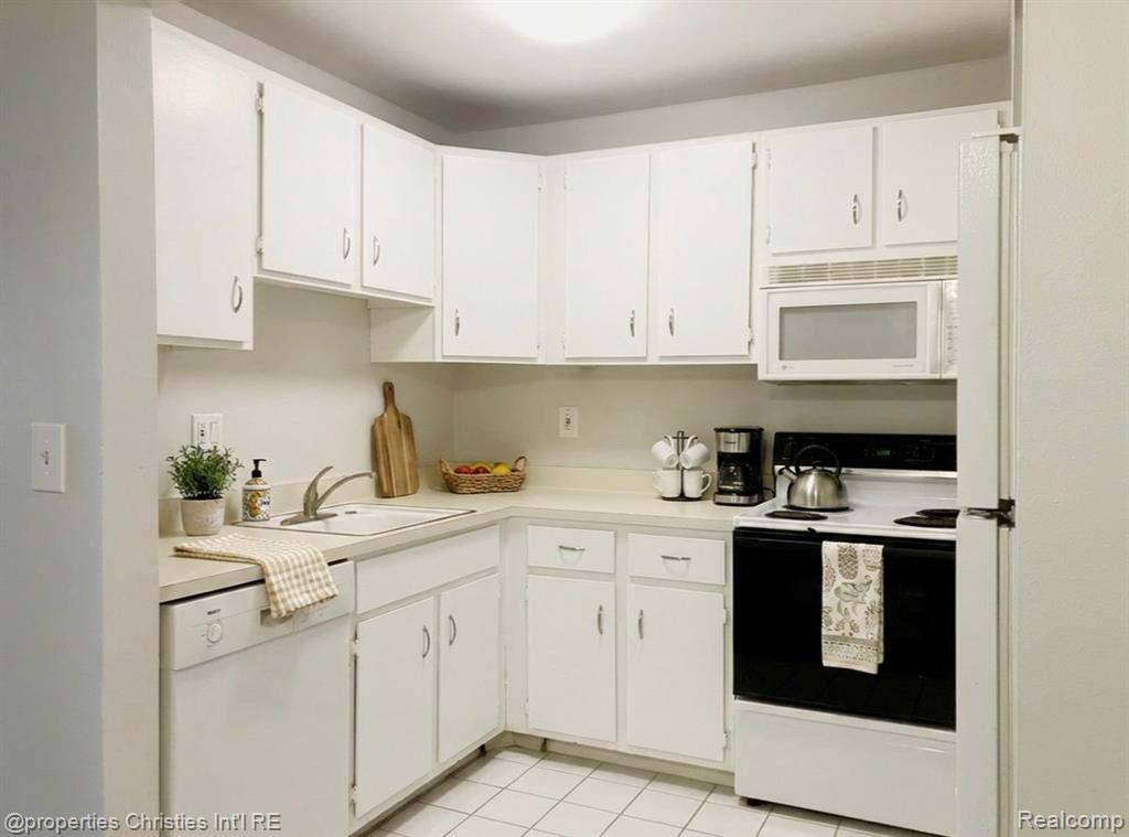 4917 Crooks Road, Royal Oak, MI, 48073