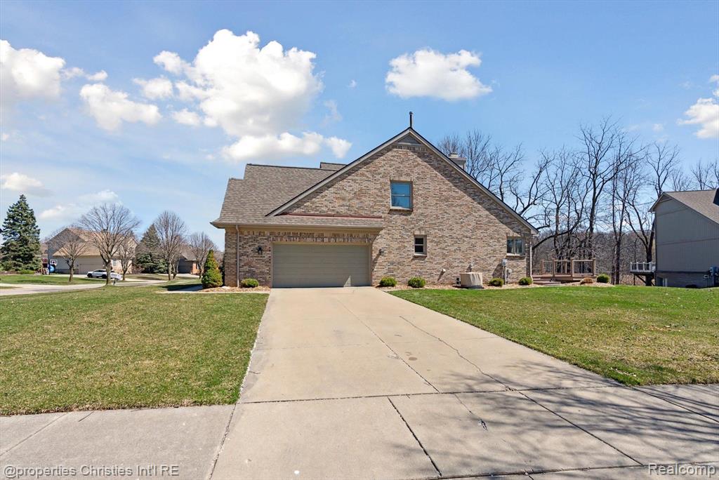 40611 PAISLEY Circle, Novi, MI 48377 — Photo 58