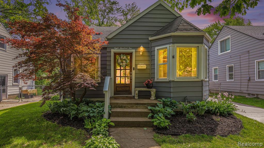 810 N GAINSBOROUGH Avenue, Royal Oak, MI 48067 — Photo 2