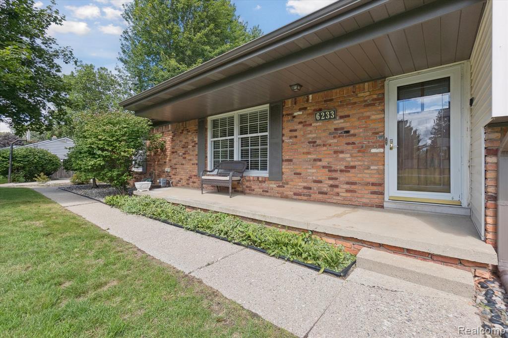 6233 Golfview Drive, Burton, MI 48509 — Photo 5