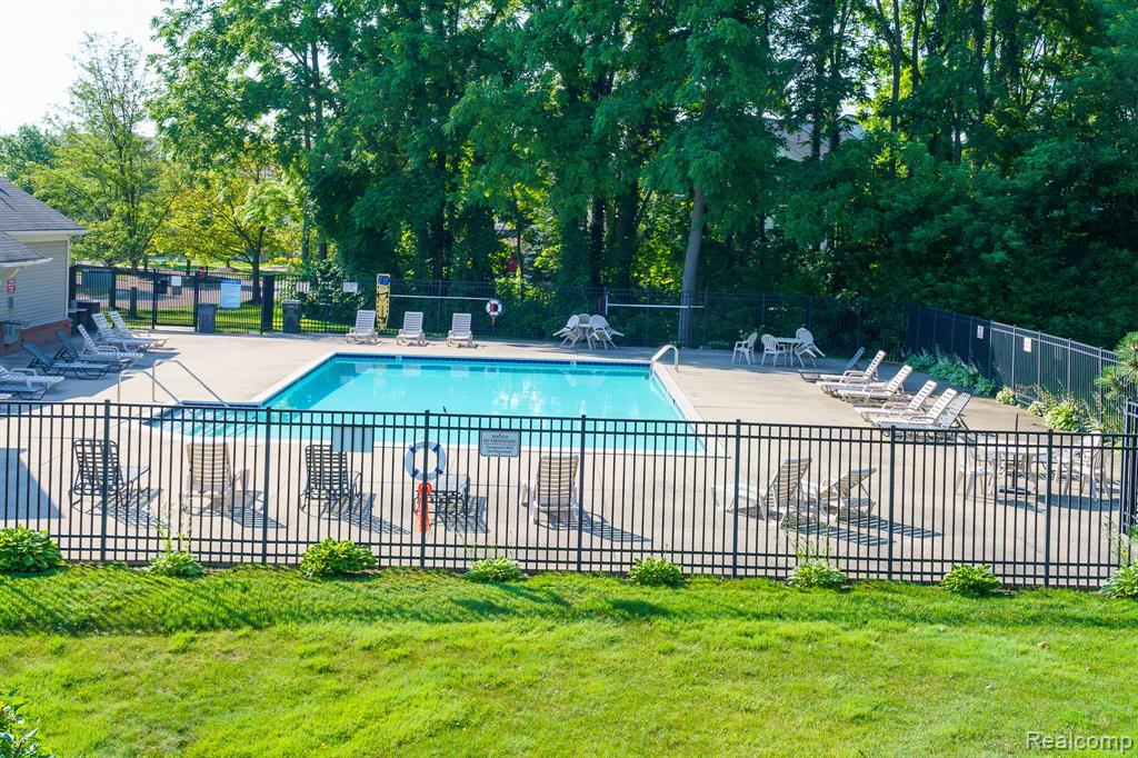 1803 Pinecroft Drive, Canton, MI 48188 — Photo 9