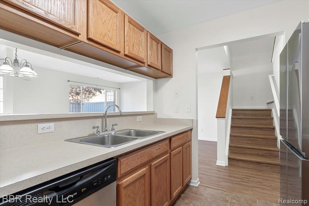 24007 FAIRLANE Boulevard, Woodhaven, MI 48183 — Photo 8