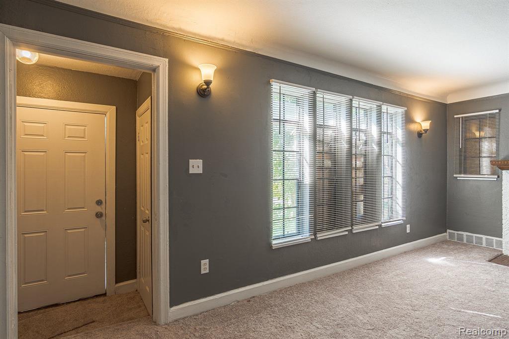 9938 WHITCOMB Street, Detroit, MI 48227 — Photo 2