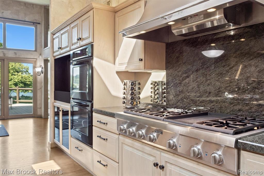 3333 W Shore Drive, Orchard Lake Village, MI 48324 — Photo 22