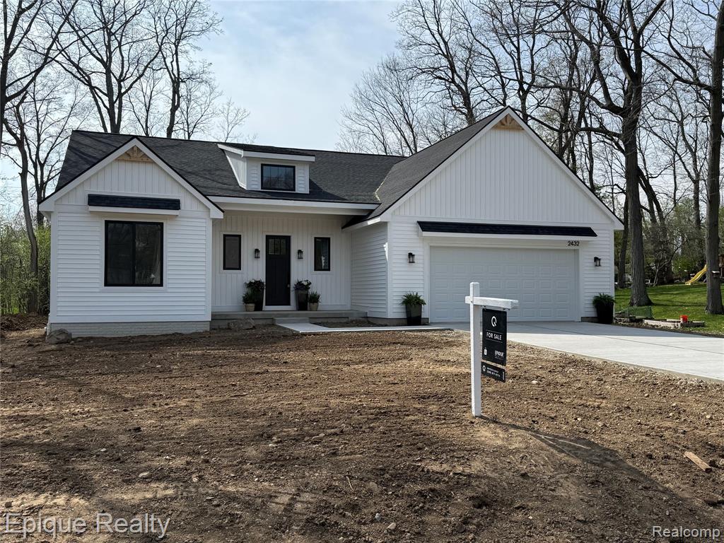2432 Holland Street, Lake Orion, MI — Photo 2