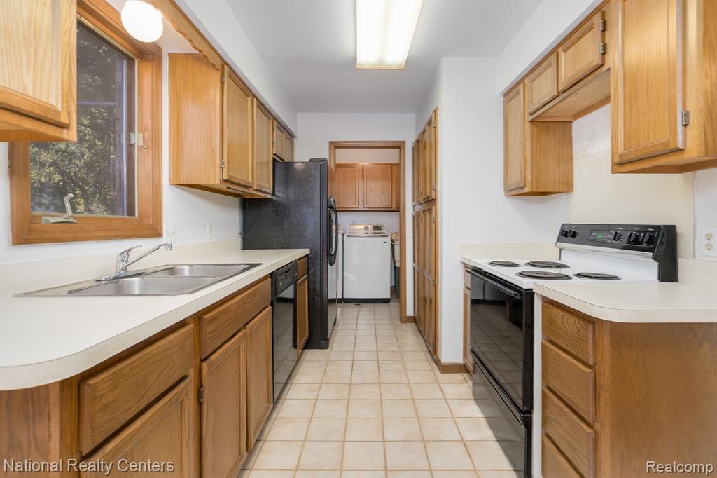 405 Pineview Court, Saint Clair Shores, MI 48081 — Photo 19