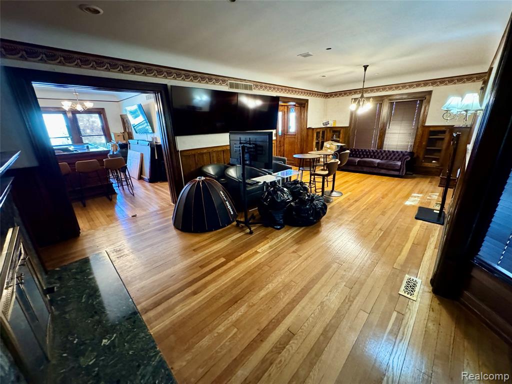 2156 W JEFFERSON Avenue, Trenton, MI, 48183