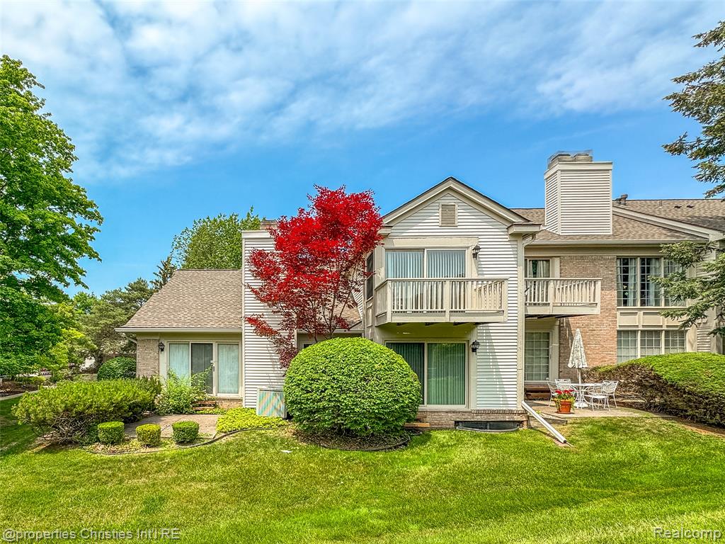 7569 Danbury Circle, West Bloomfield, MI — Photo 30