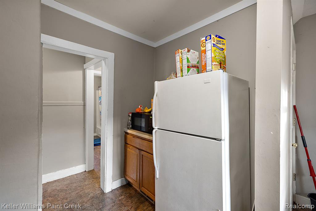 31 W BARRETT Avenue, Madison Heights, MI 48071 — Photo 10