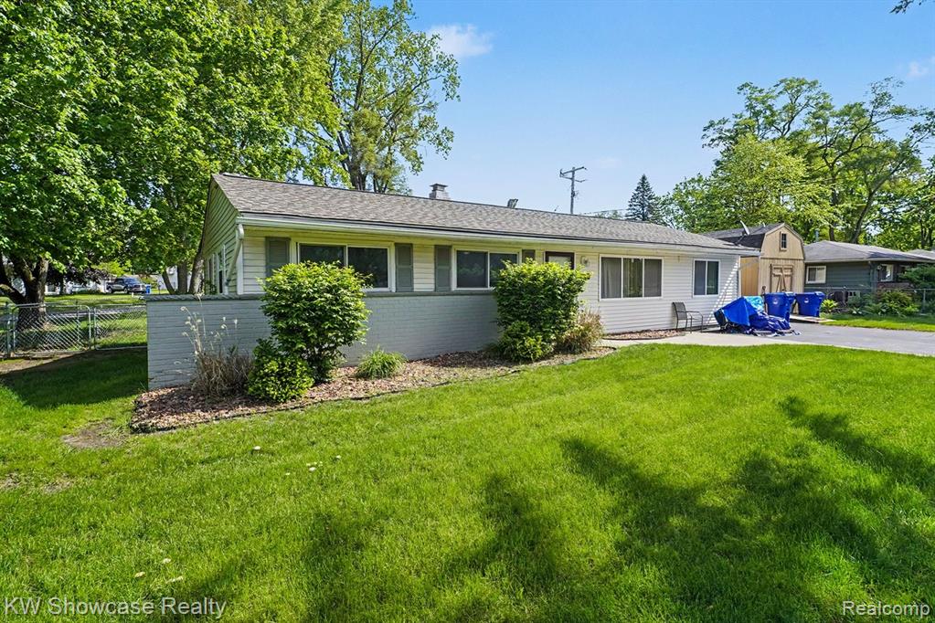 6612 Rowley Drive, Waterford, MI 48329 — Photo 2