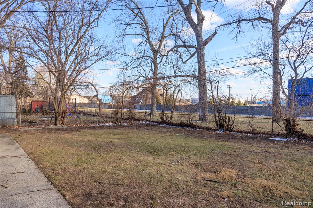 10731 Albany Street, Oak Park, MI 48237 — Photo 18