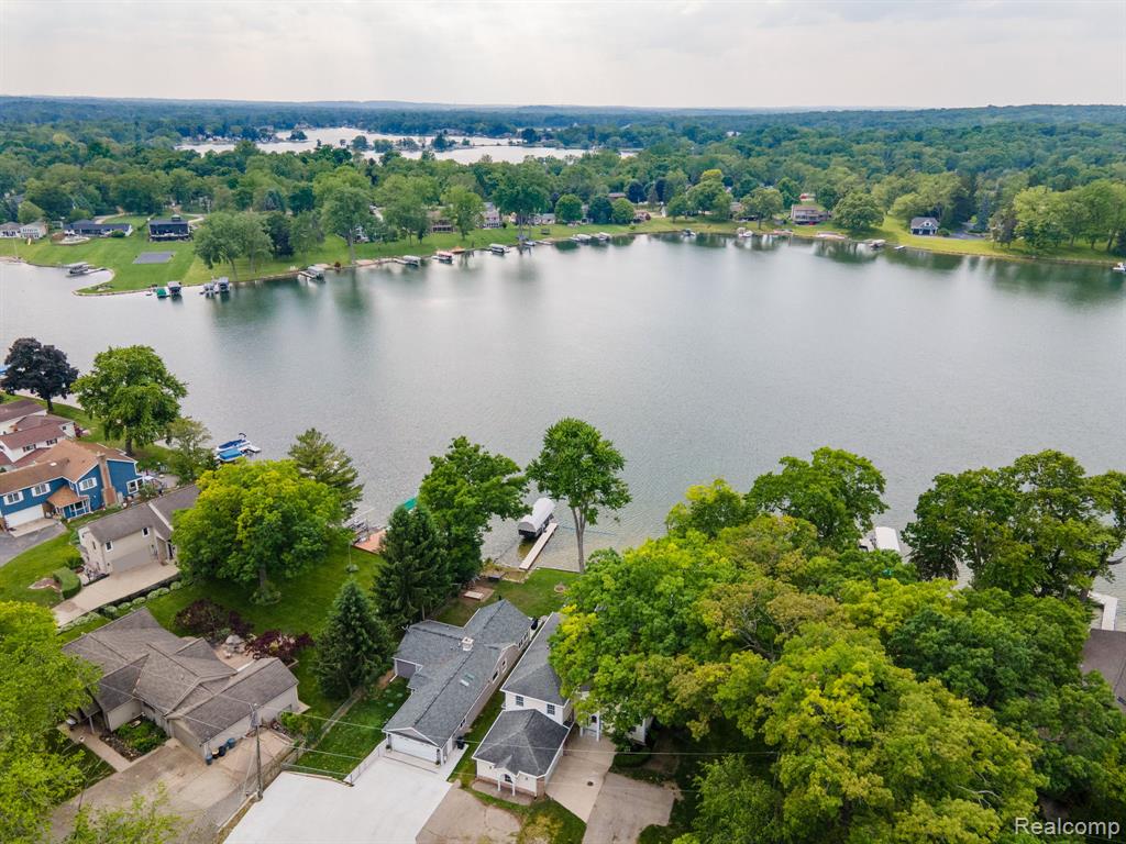 3831 Woodland Drive, Highland, MI 48356 — Photo 37