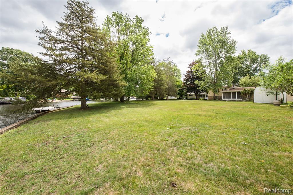 1165 Camelot Drive, Pinckney, MI 48169 — Photo 35