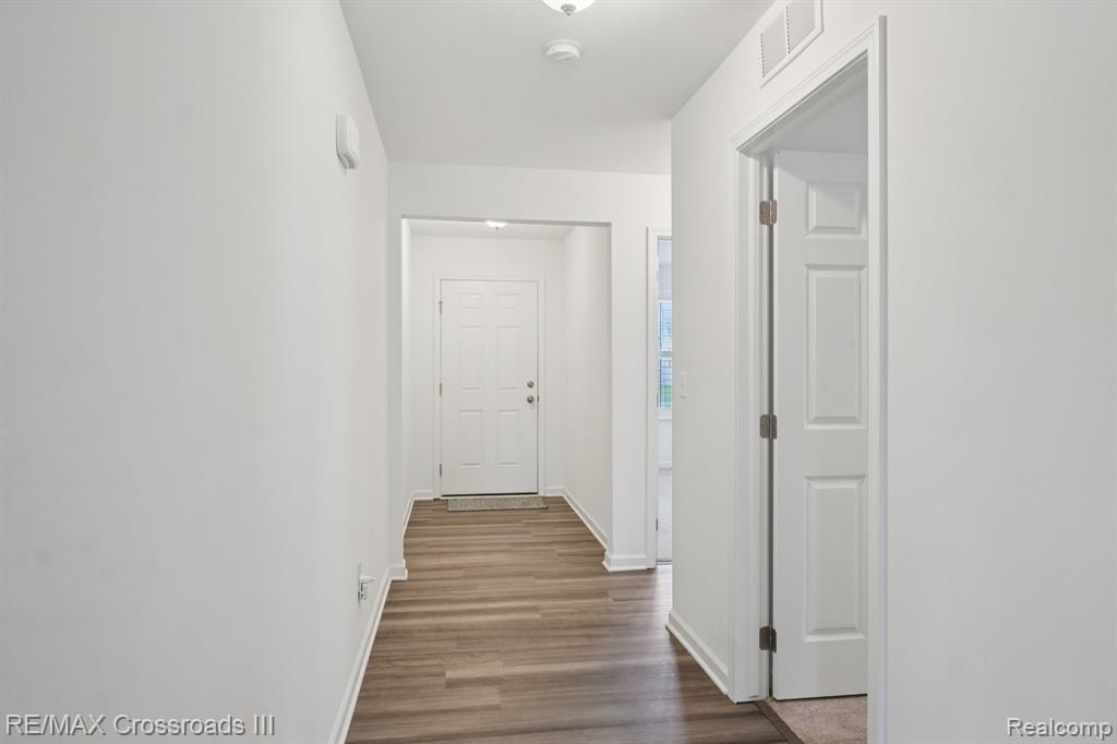 10324 Swan Lake Circle, Ypsilanti, MI 48197 — Photo 5