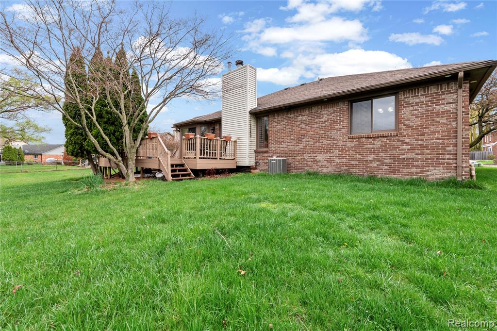 46902 Amberwood Drive, Shelby Twp, MI 48317 — Photo 27