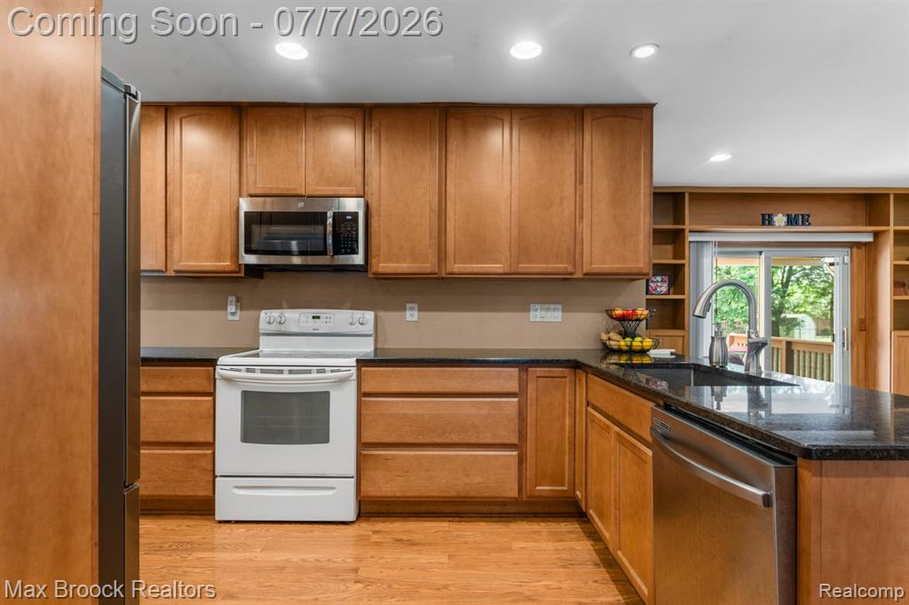 45361 Indian Creek Drive, Canton, MI 48187 — Photo 9