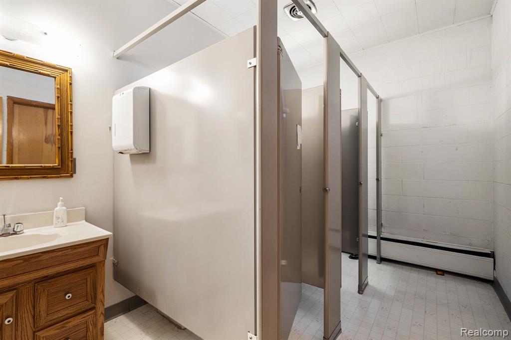 510 W GIRARD Avenue, Madison Heights, MI 48071 — Photo 22
