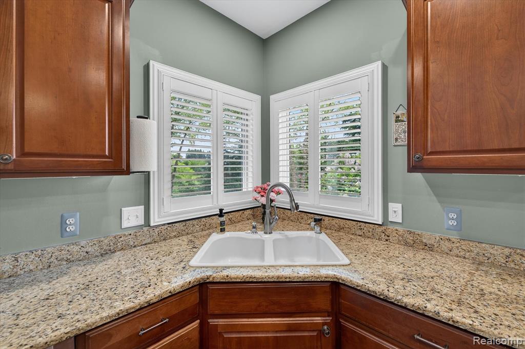8746 N Hills Court, Howell, MI 48843 — Photo 15