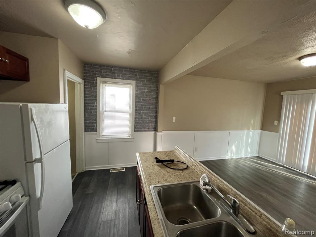 7552 WESTMINSTER Avenue, Warren, MI 48091 — Photo 6