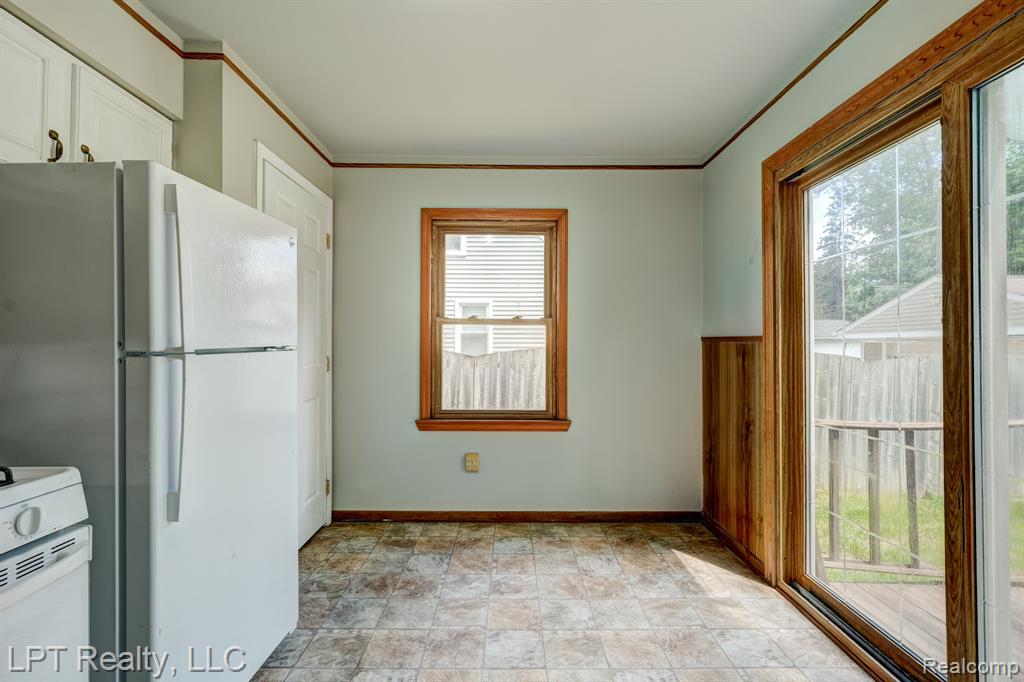23038 Violet Street, Farmington, MI 48336 — Photo 9