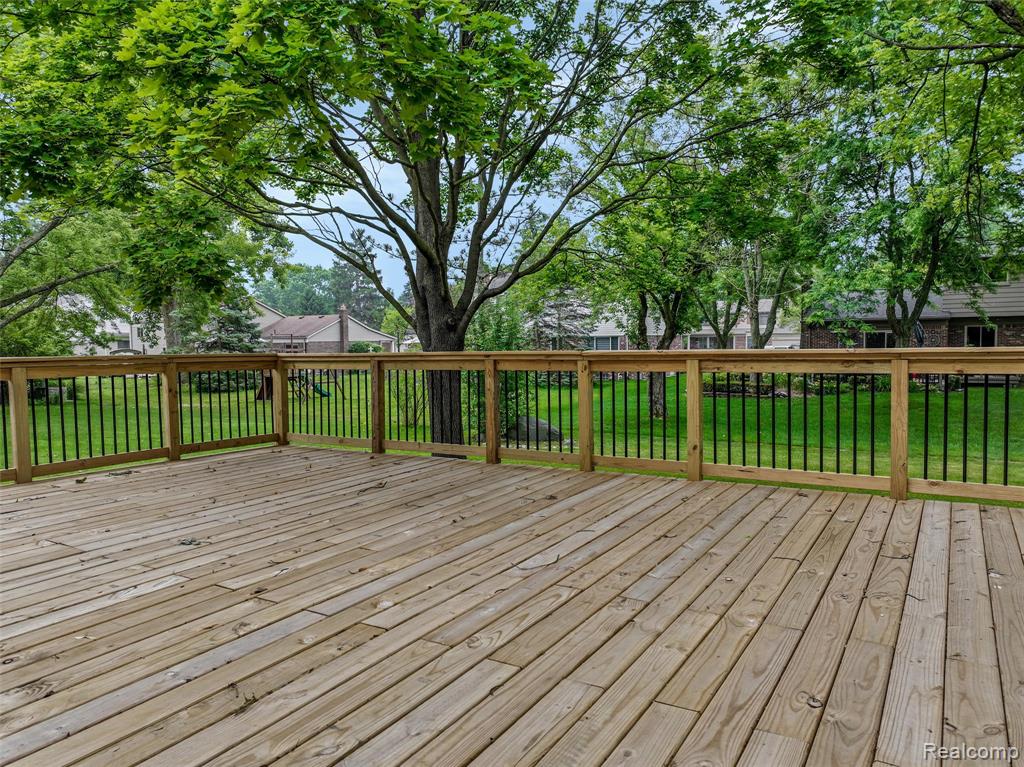 684 Abbey Court, Rochester Hills, MI 48307 — Photo 30