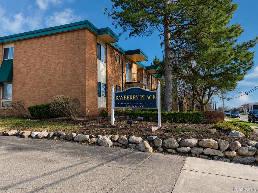1880 Axtell Drive, Troy, MI 48084