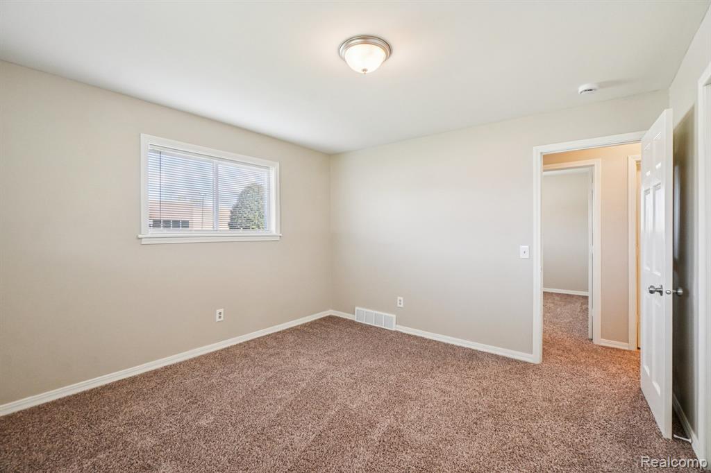 4994 N Michigan Avenue, Saginaw, MI 48604 — Photo 16