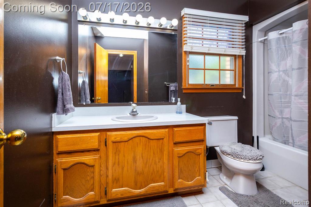 590 Saint John Street, Wyandotte, MI 48192 — Photo 17