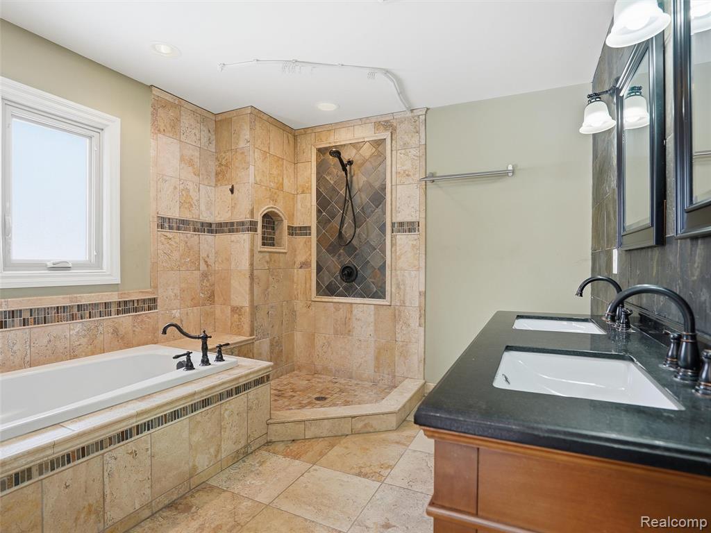 29750 Bristol Lane, Bingham Farms, MI 48025 — Photo 17