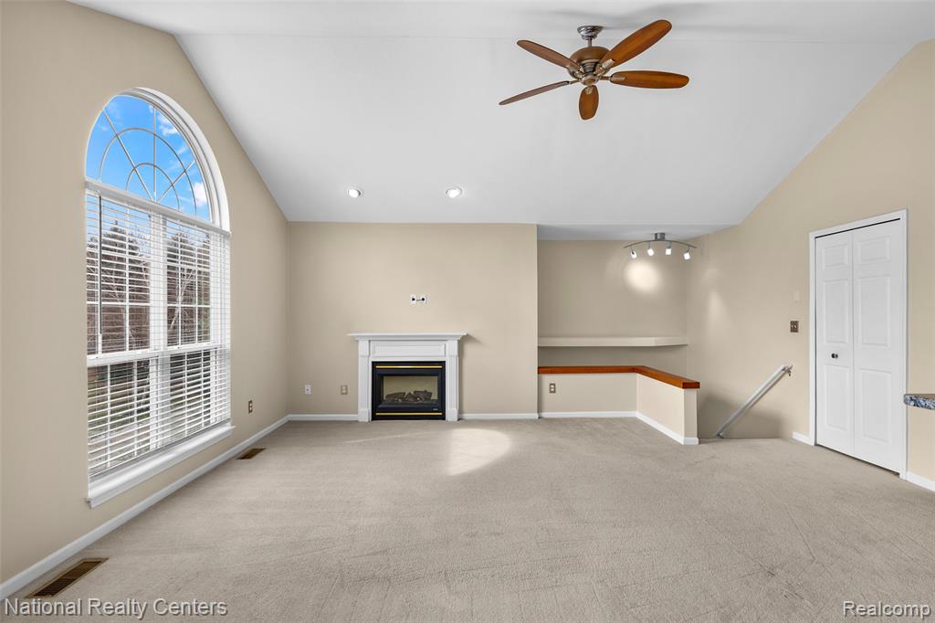 7201 Farmingdale Lane, Walled Lake, MI 48390 — Photo 8
