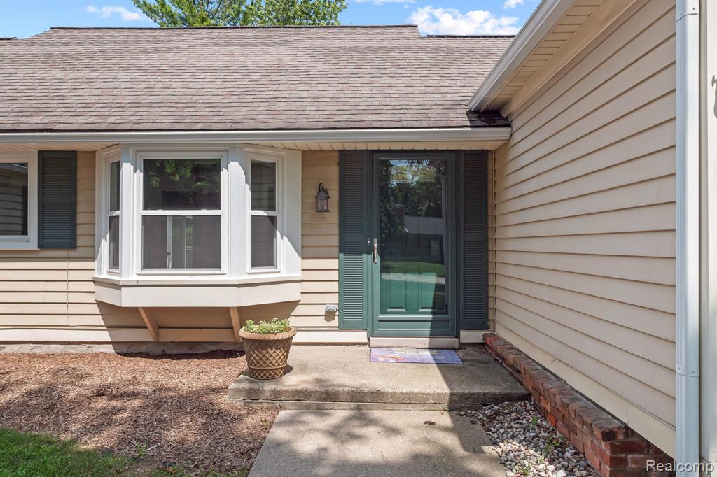 663 Lake Forest Road, Troy, MI 48309 — Photo 2