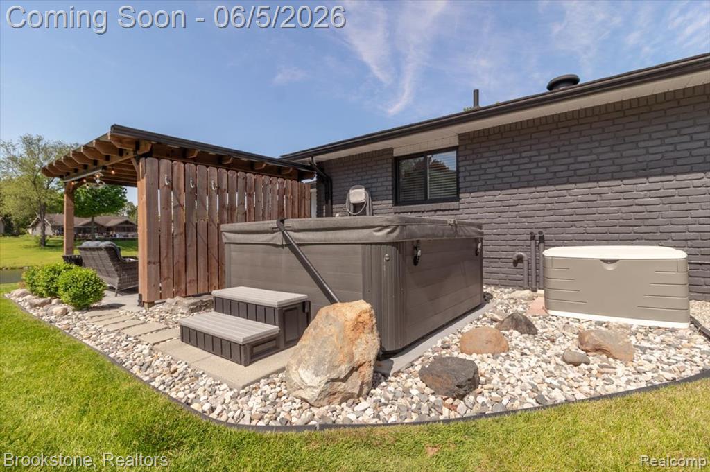 3378 Kingsway Drive, Highland, MI 48356 — Photo 8