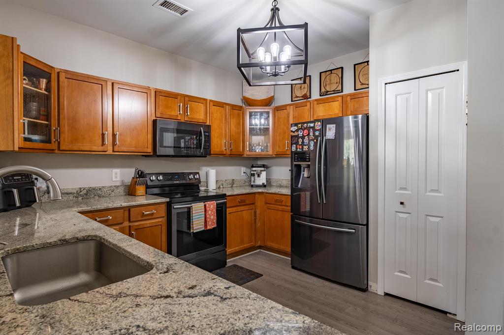 47543 PEMBROKE Drive, Canton, MI 48188 — Photo 19