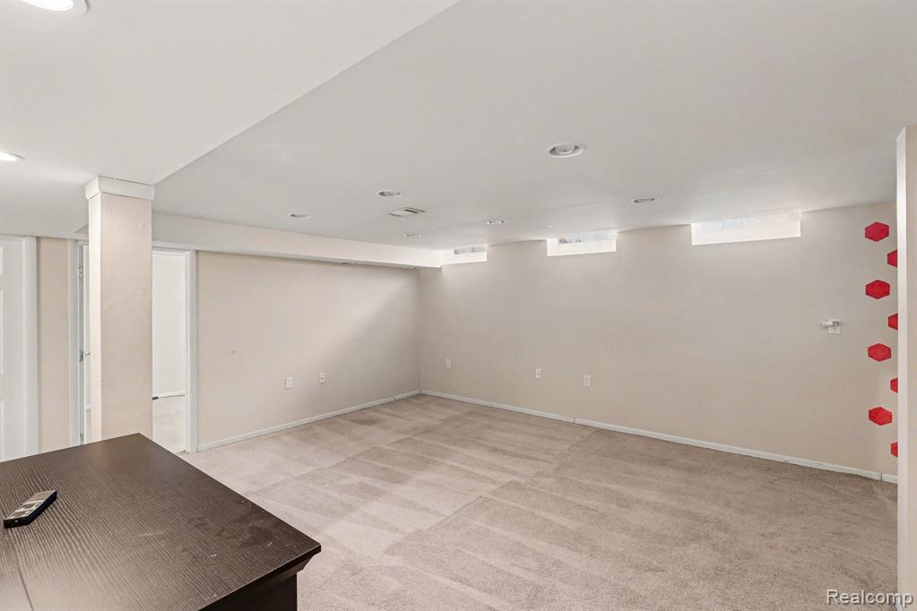 8532 Alwardt Drive, Sterling Heights, MI 48313 — Photo 21