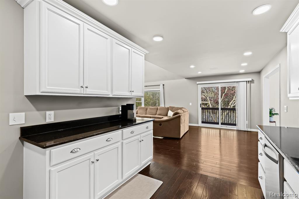9248 HARTLAND Road, Fenton, MI 48430 — Photo 9