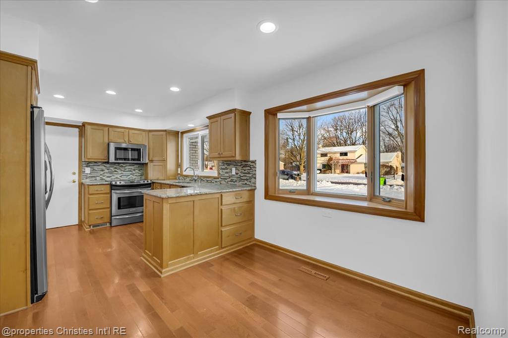 7252 STONEBROOK Road N, West Bloomfield, MI — Photo 11