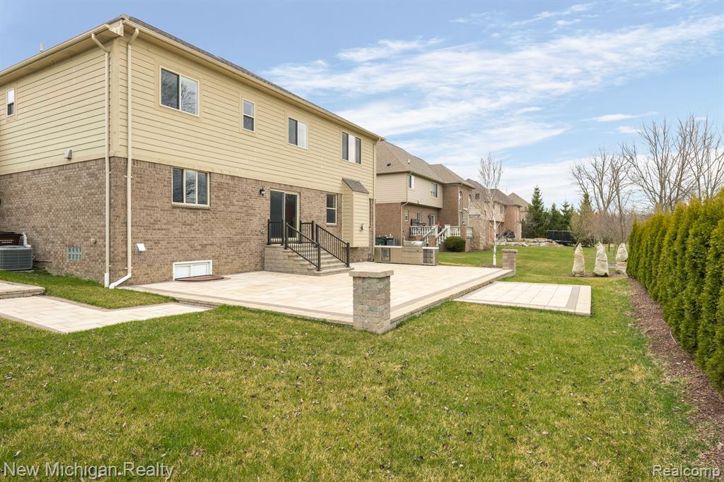 55038 TIMBERS EDGE Drive, Shelby Twp, MI 48316 — Photo 4