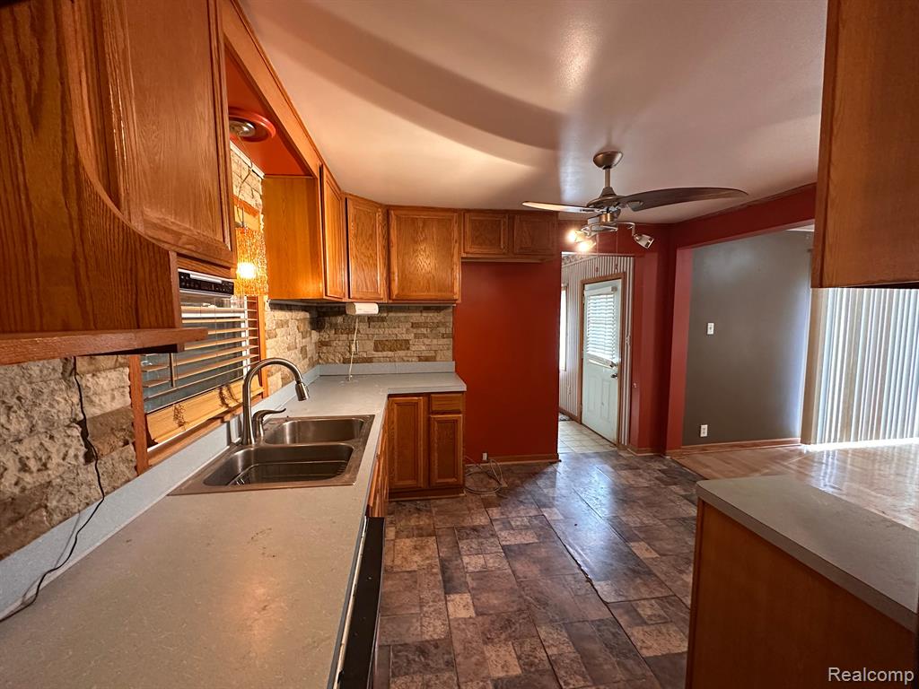 5324 SOUTHWAY Drive, Swartz Creek, MI 48473 — Photo 7