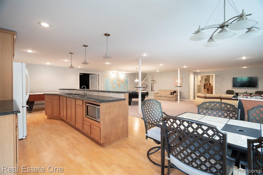 6120 EVANSWOOD Road, Troy, MI, 48085