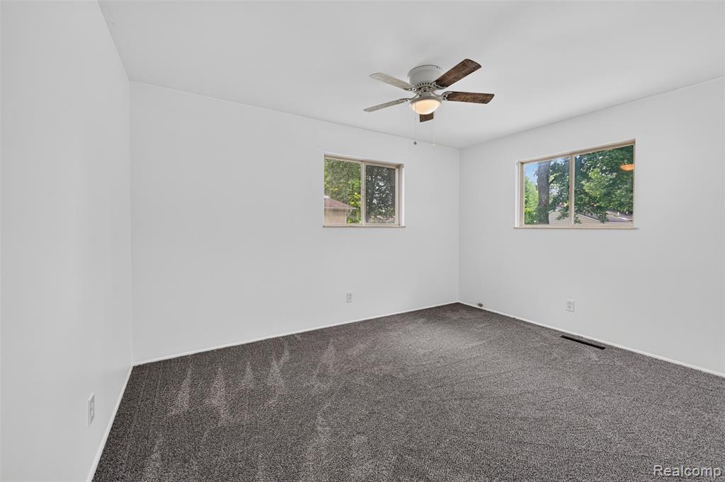 5457 Reid Road, Swartz Creek, MI 48473 — Photo 32